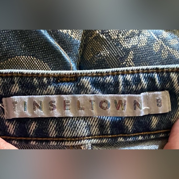 💙TINSLETOWN Washed Out Distressed Skinny Jeans💙 - Picture 11 of 11